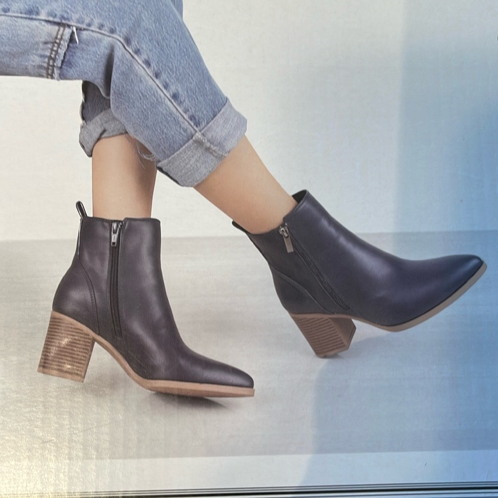 Serra Black Ladies Booties-Sz 8